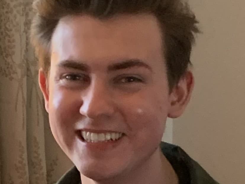 Ethan Brown spáchal samovraždu.