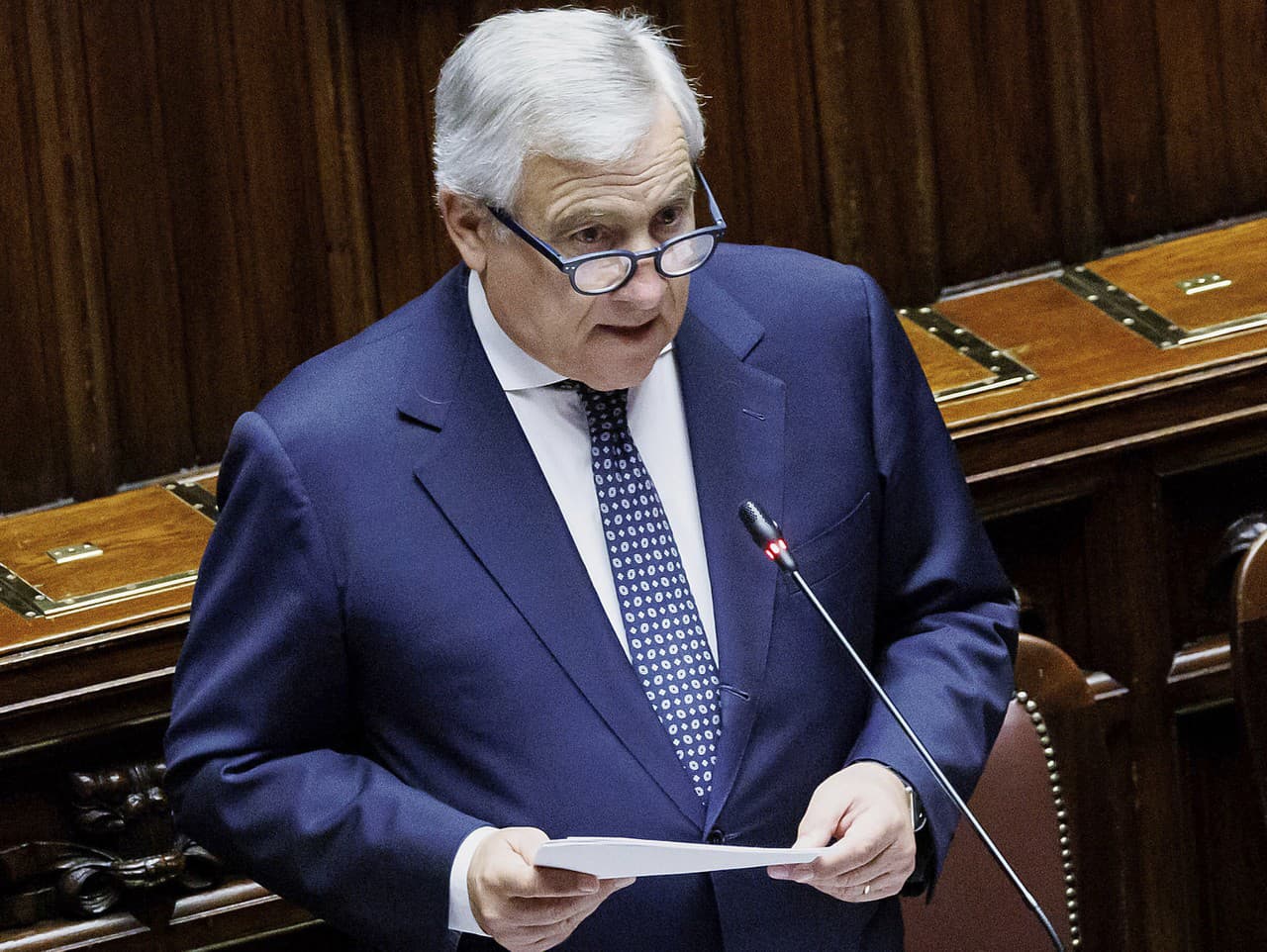 Taliansky minister zahraničných vecí Antonio Tajani reční pred zákonodarcami o situácii v Gaze v Poslaneckej snemovni talianskeho parlamentu v Ríme.