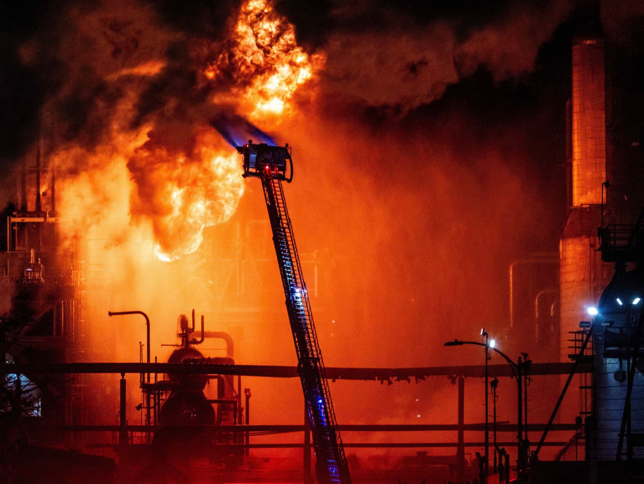 rozsiahly požiar v rafinérii Chevron