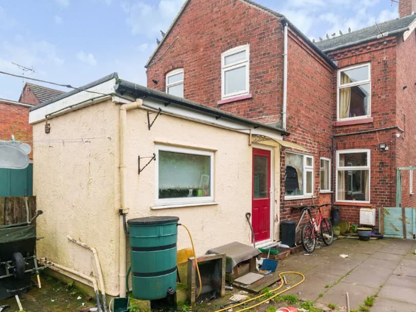 Navonok bežný dom skrýva desivé tajomstvo.