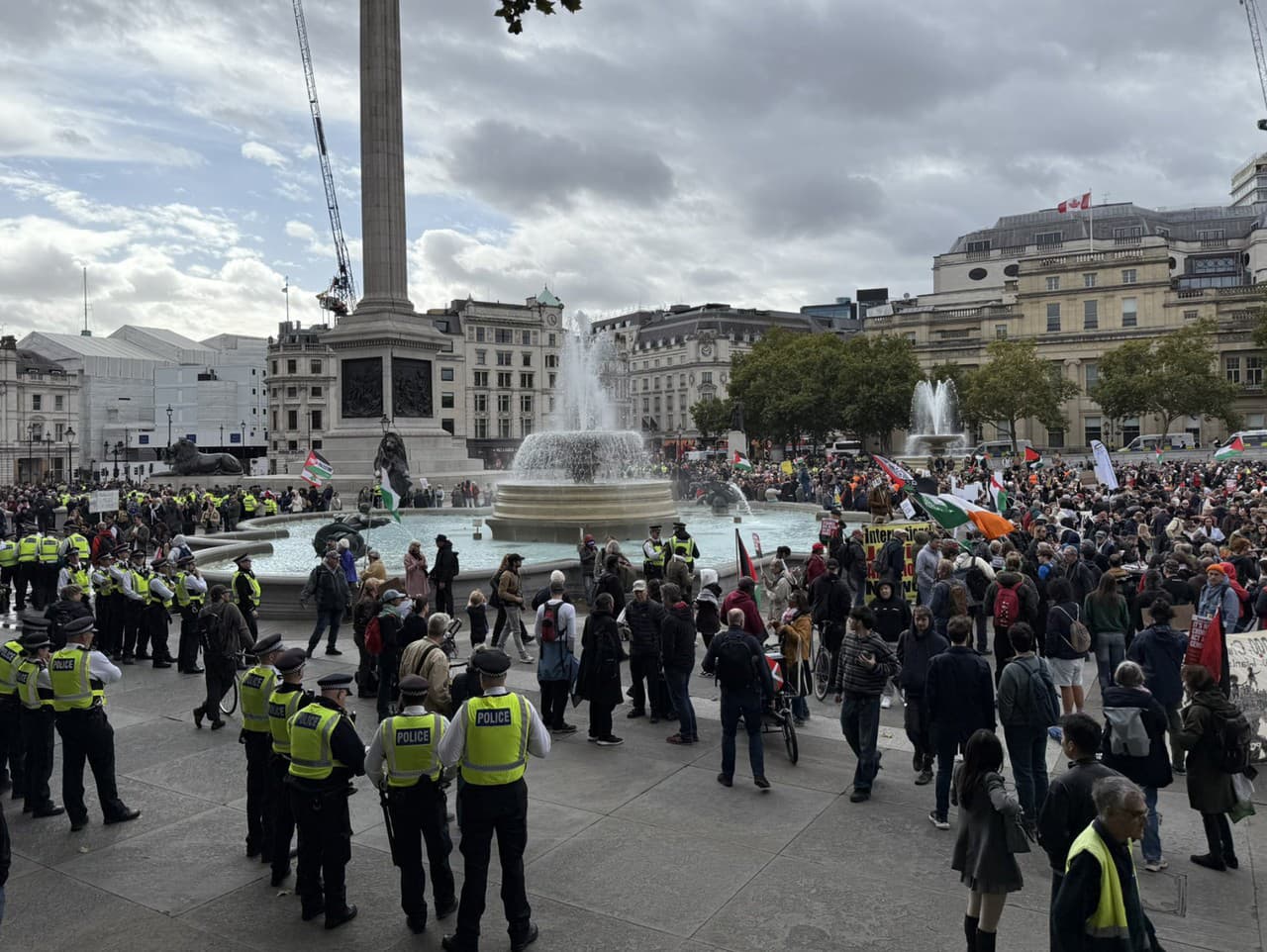 Stovky ľudí sa zišlo pri Trafalgarskom námestí 