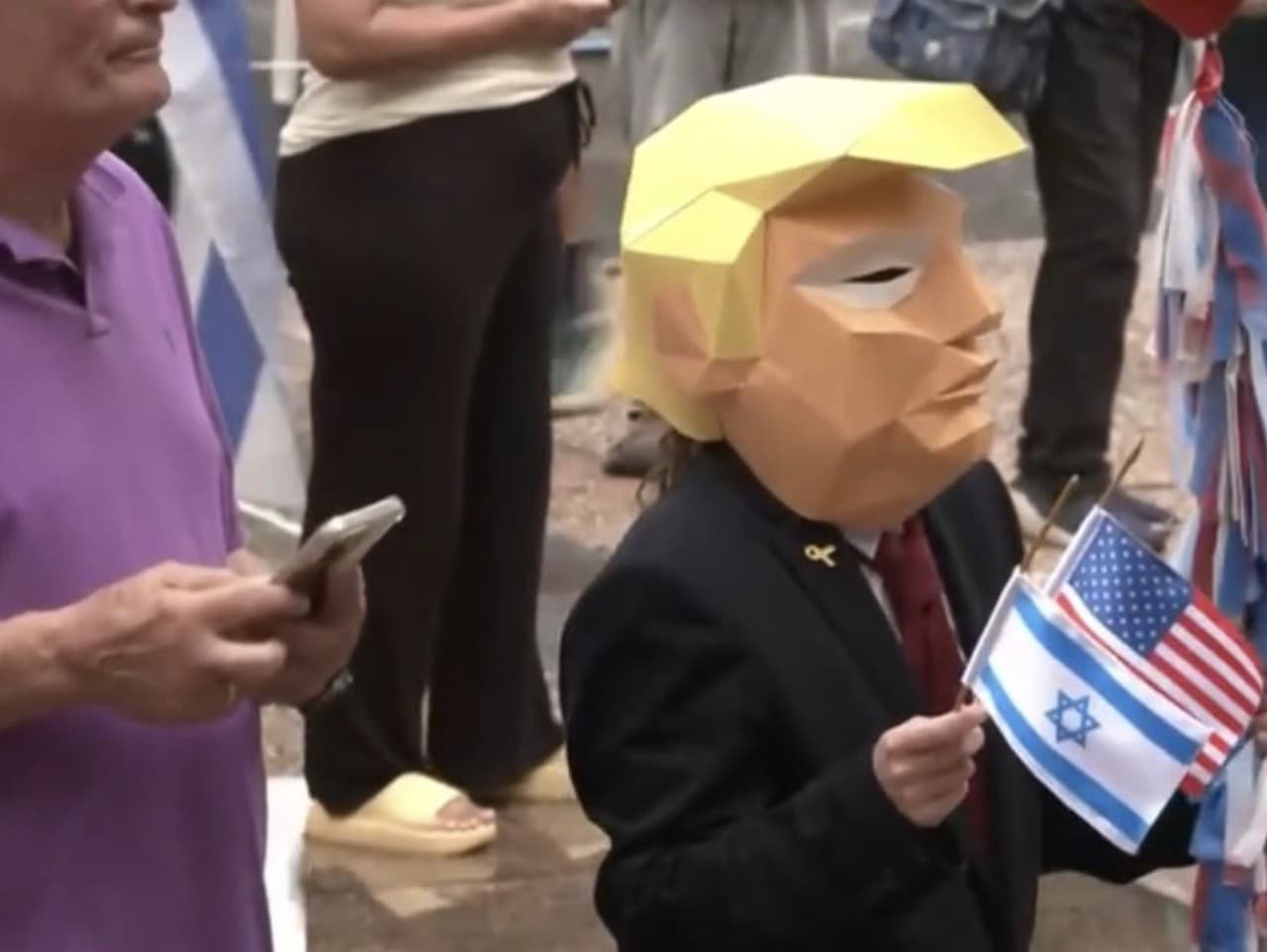 Ústrednou postavou osláv bola osoba v kostýme Donalda Trumpa