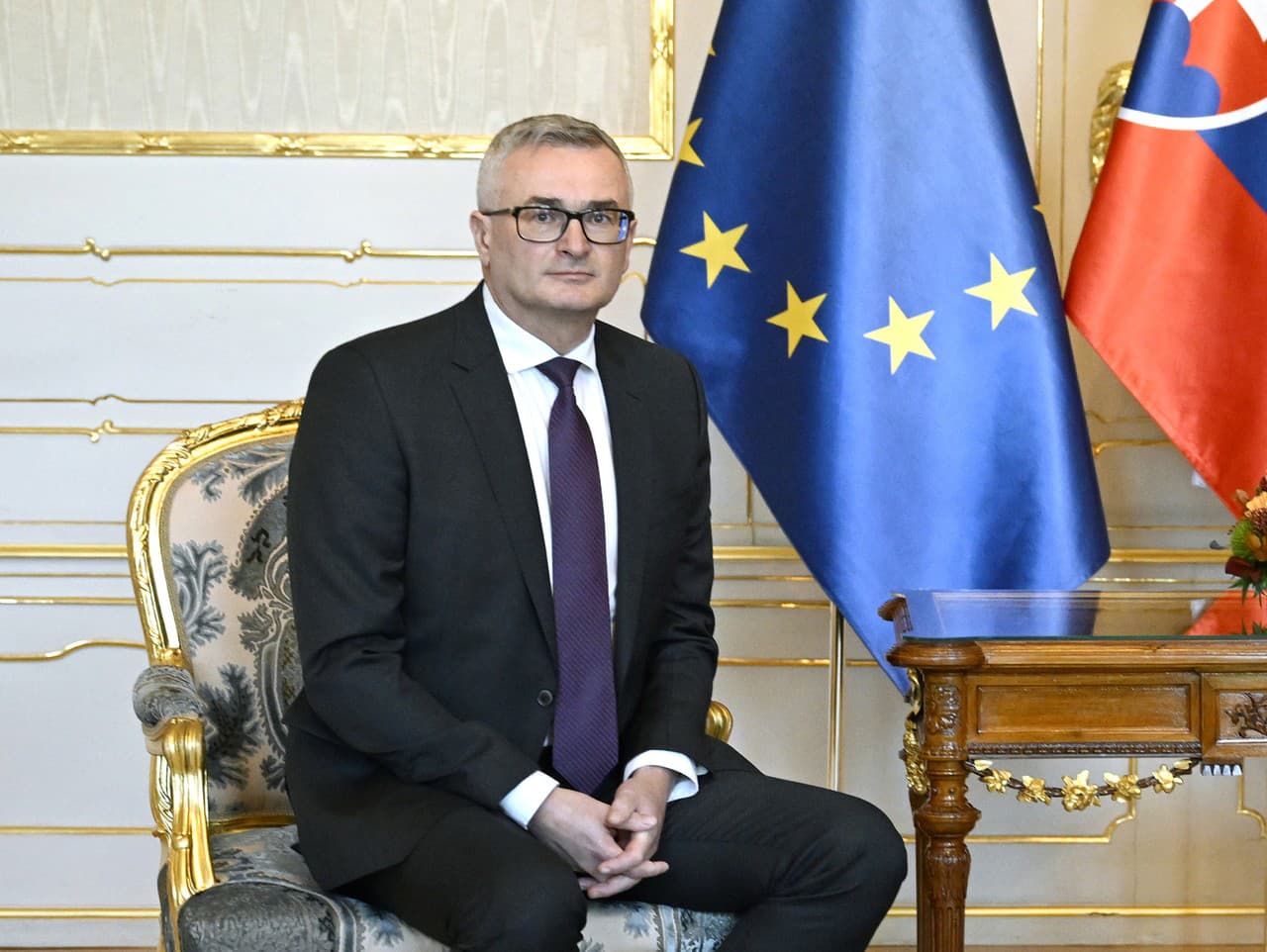 Prezident SR Peter Pellegrini (vpravo) a predseda Ústavného súdu SR Ivan Fiačan (vľavo)