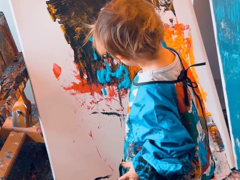 Malý Laurent šokuje svet svojimi abstraktnými maľbami.