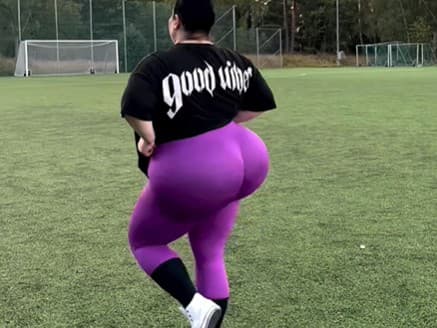 Žena túži po najväčšom zadku na svete!