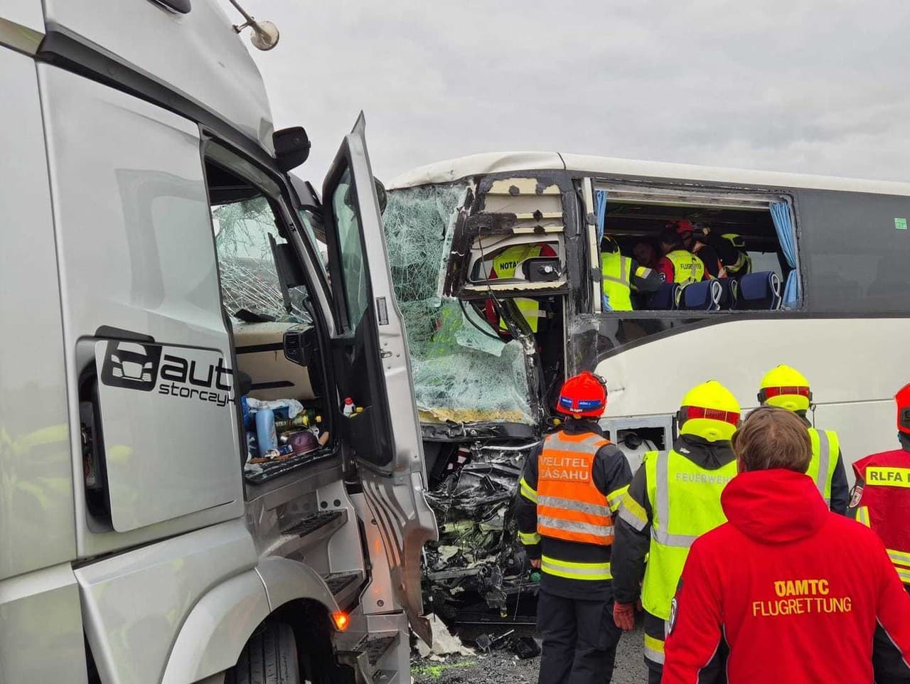 Na rakúskej diaľnici sa zrazili tri vozidlá s poľskými evidenčnými číslami.
