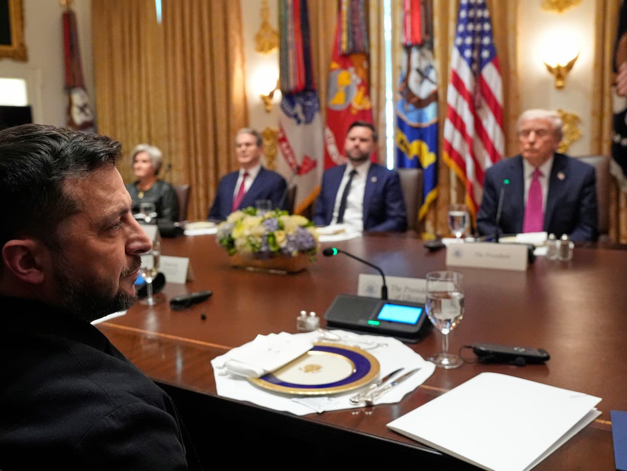 Ukrajinský prezident Volodymyr Zelenskyj prišiel do Bieleho domu, kde sa stretol s Donaldom Trumpom
