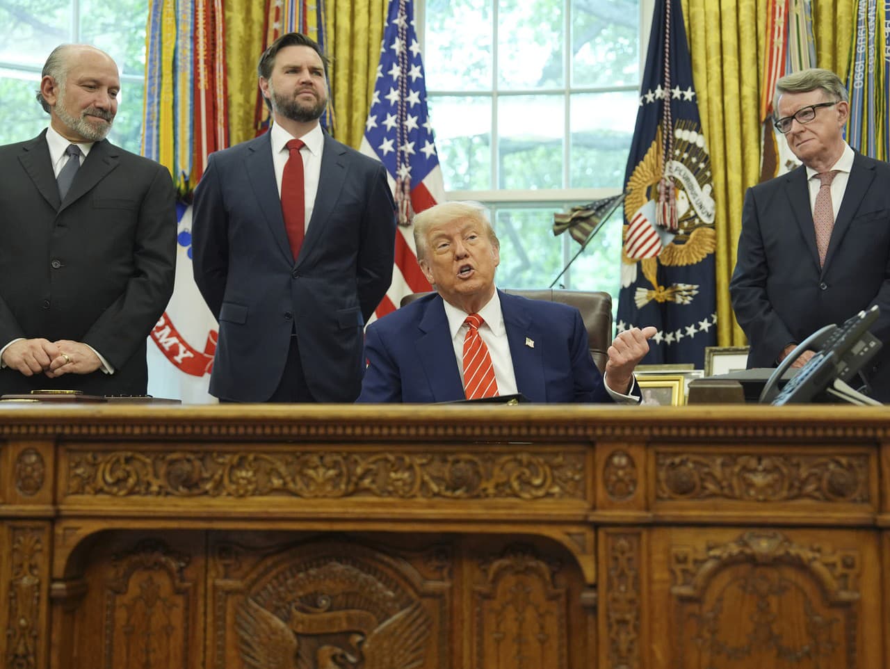 Americký prezident Donald Trump s viceperezidentom J.D. Vanceom 