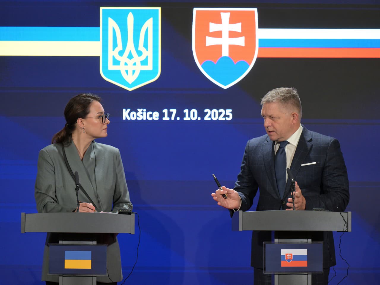 predsedníčka vlády Ukrajiny Julija Svyrydenková a predseda vlády SR Robert Fico (Smer-SD) počas tlačovej konferencie po spoločnom rokovaní vlád Slovenskej republiky a Ukrajiny v priestoroch Historickej radnice v Košiciach