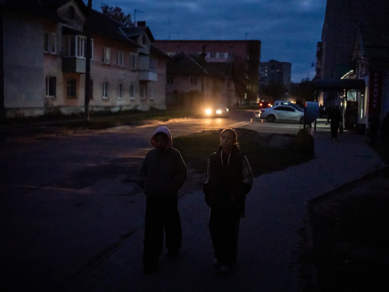 Ruské útoky spôsobili výpadky elektriny pre státisíce ľudí na severe