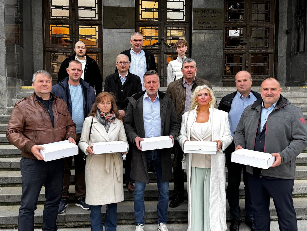 Winkler odovzdal podpisy na registráciu mestskej strany Dunaj.