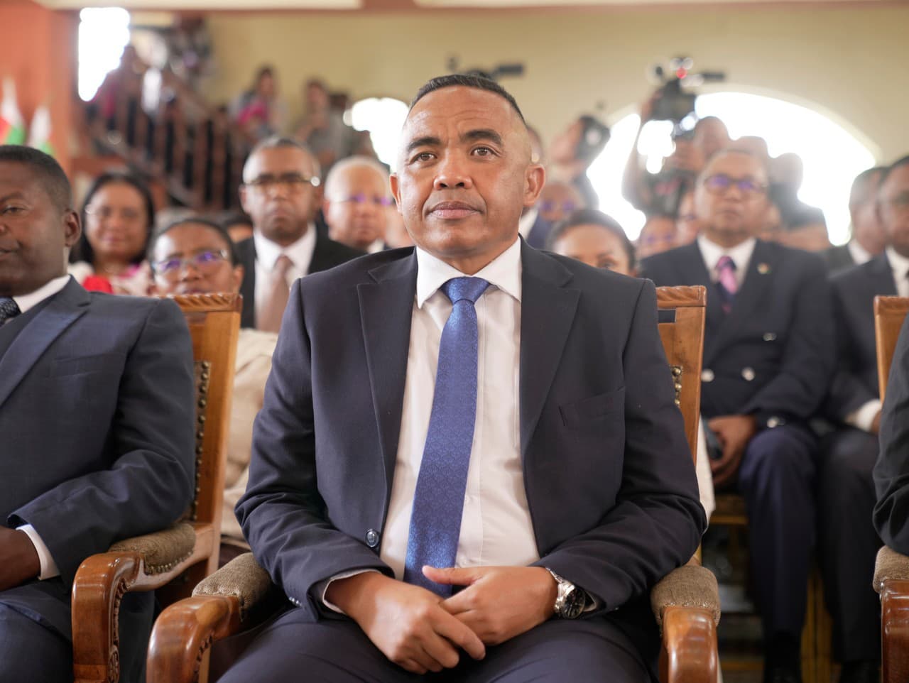 Plukovník Michael Randrianirina čaká na zloženie prísahy za dočasného prezidenta Madagaskaru.