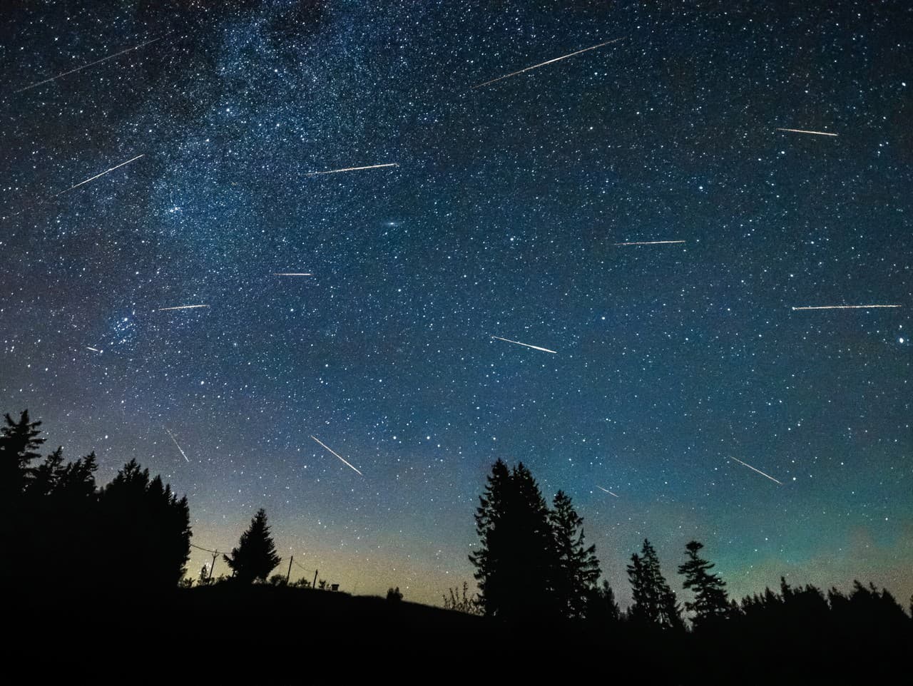 Supermesiac a meteory Tauríd rozžiaria nebo nad Slovenskom.