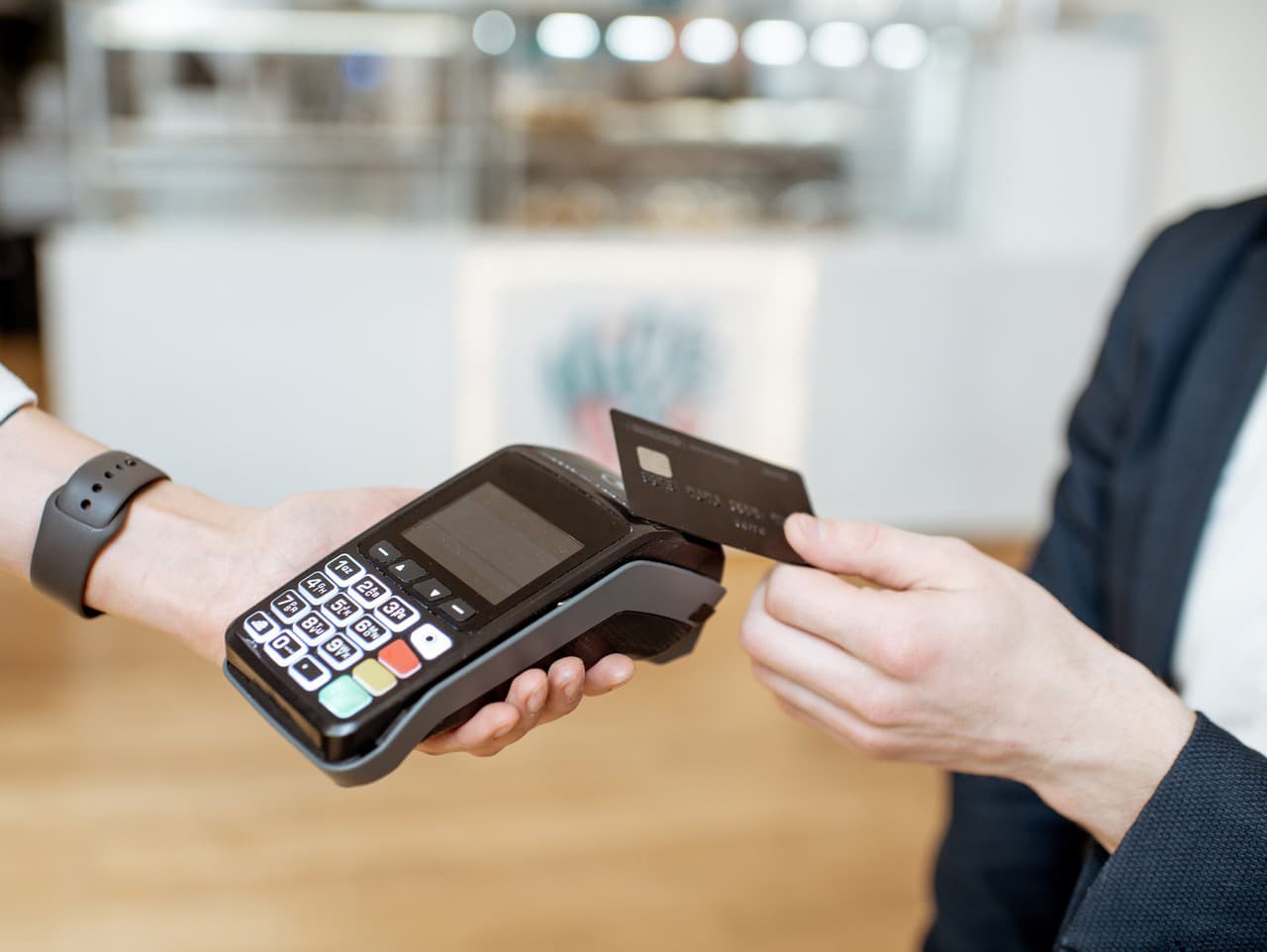 Platba mobilom či QR kódom bude musieť byť jednou z možností.