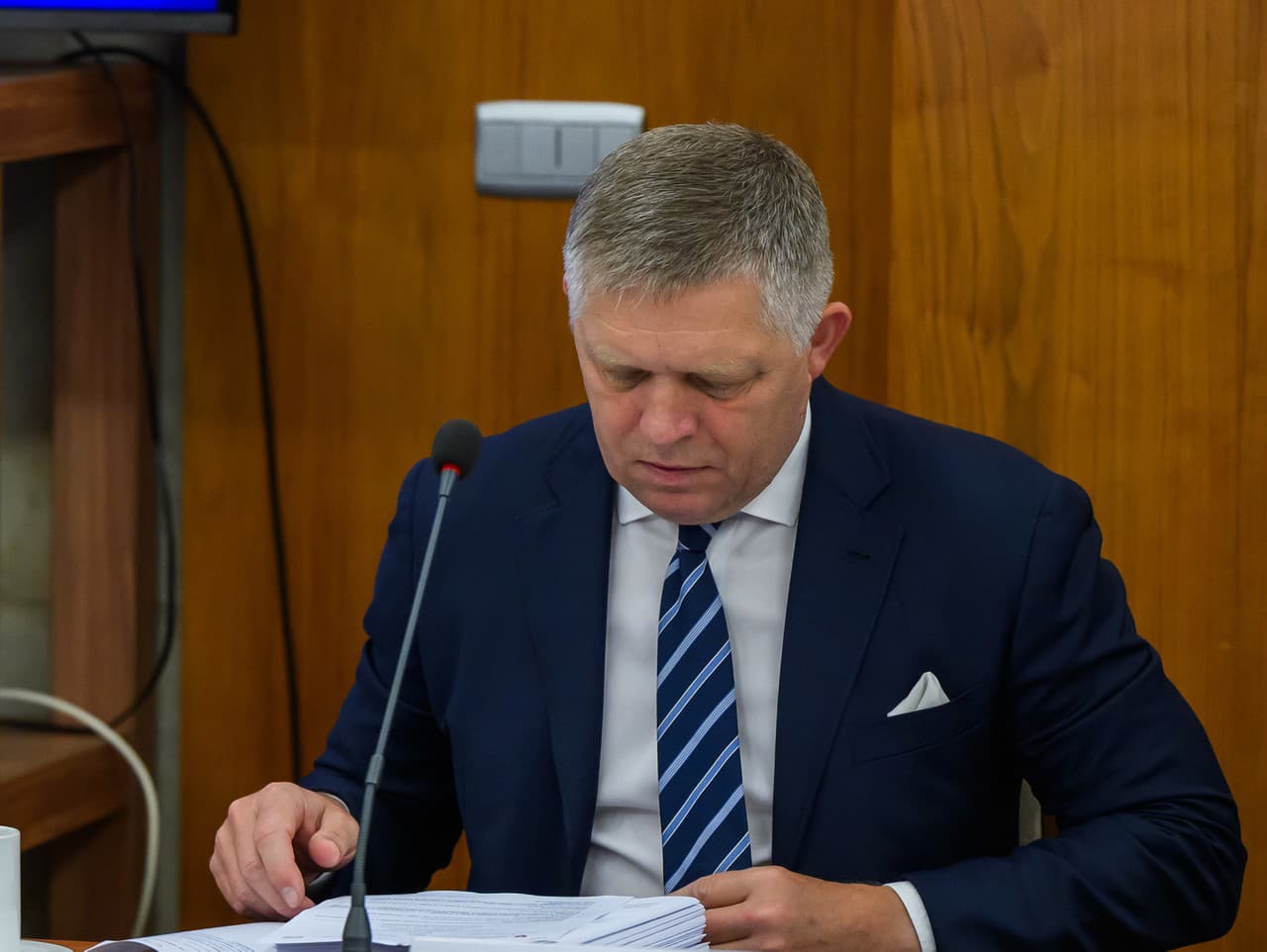 predseda vlády SR Robert Fico (Smer-SD) a podpredsedníčka vlády a ministerka hospodárstva SR Denisa Saková (Hlas-SD) 