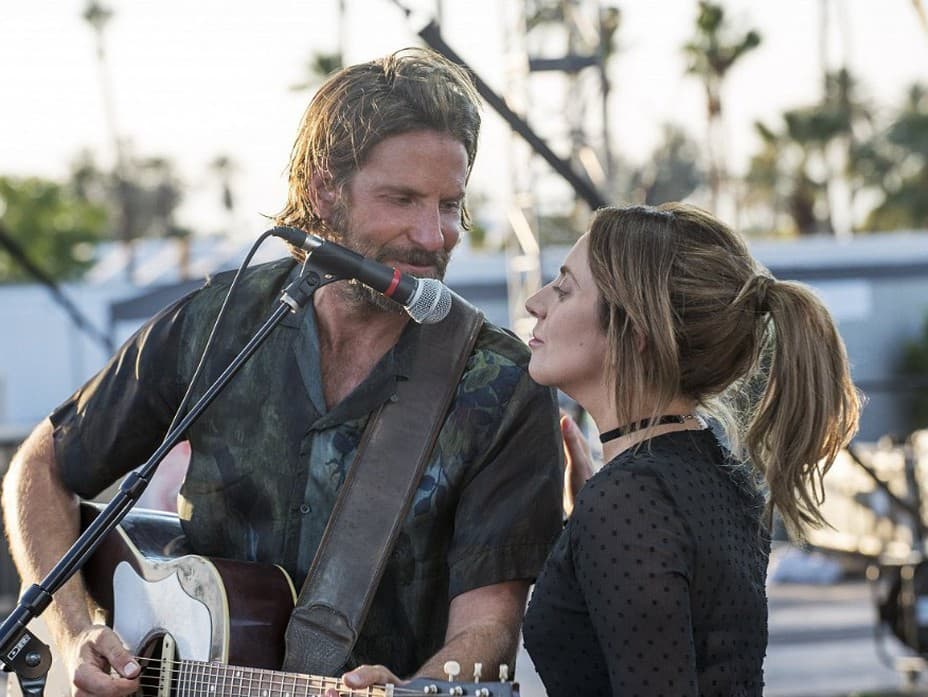 Lady Gaga a Bradley Cooper vo filme Zrodila sa hviezda. 