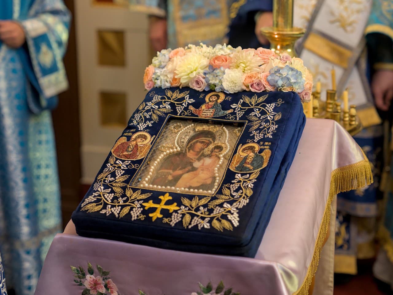 Tekutá myrha z ikony láka tisíce ľudí.