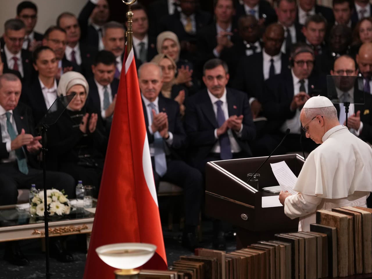 Pápež Lev XIV. pricestoval do Turecka na svoju prvú apoštolskú cestu