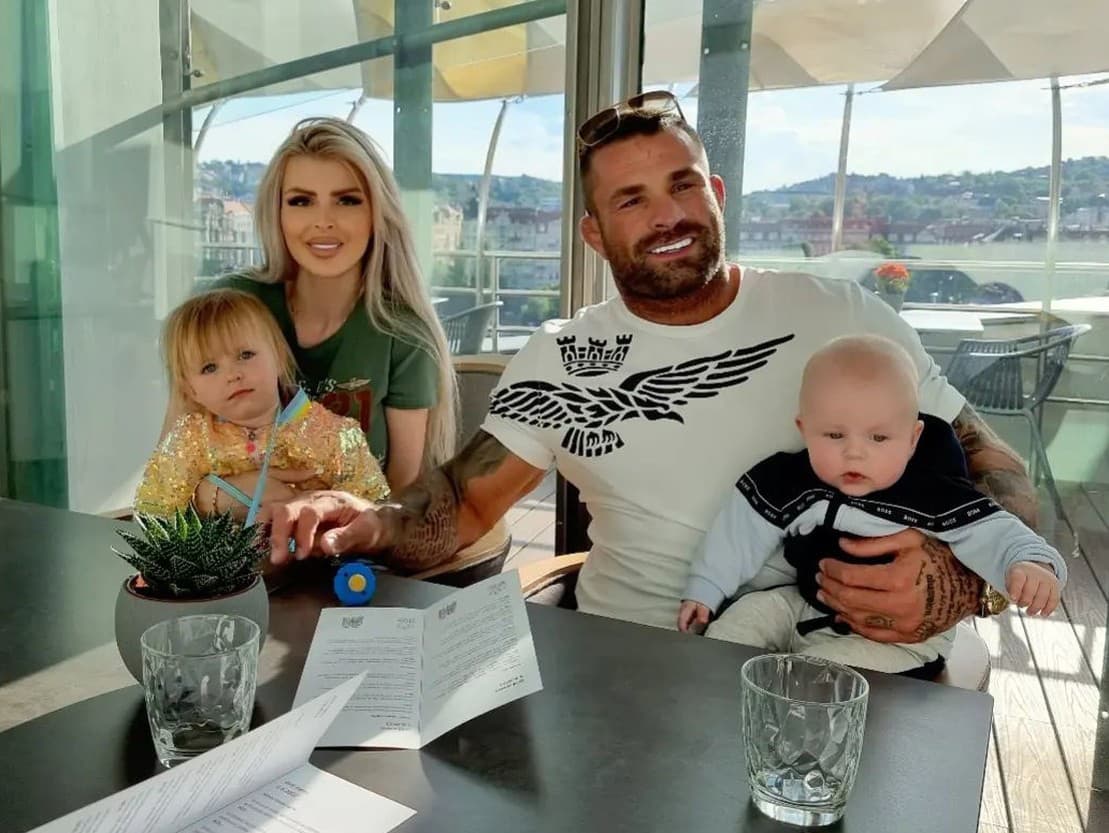 Lela a Karlos Vémola s deťmi