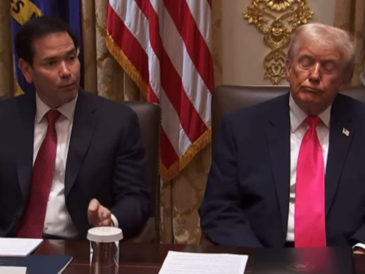 Trump počas rokovania vlády driemal.