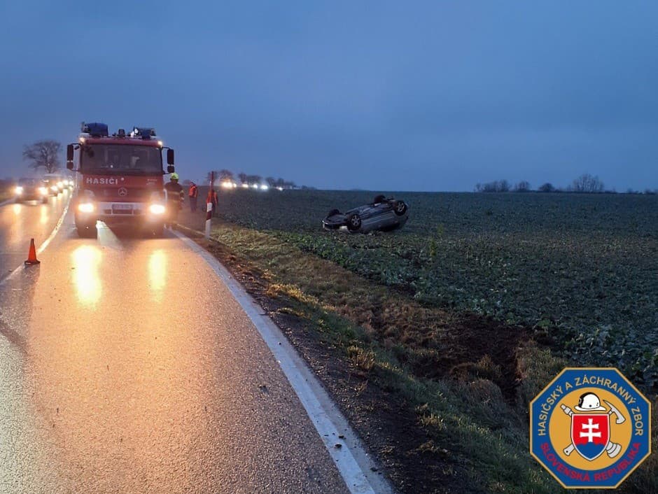 Dopravná nehoda za obcou Viničné.