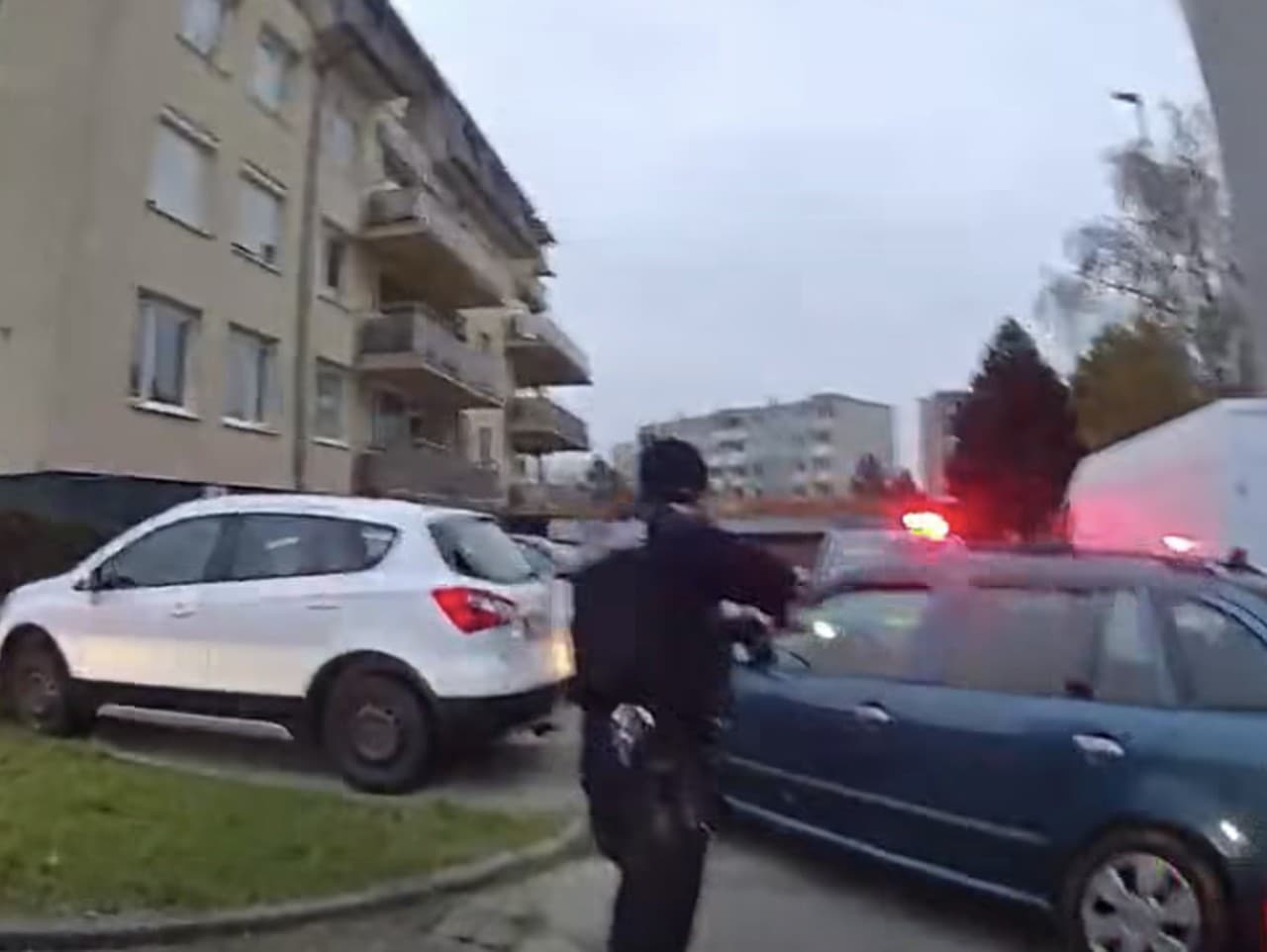 Polícia sa zaoberá prípadom vodiča, ktorý pred ňou unikal vysokou rýchlosťou.