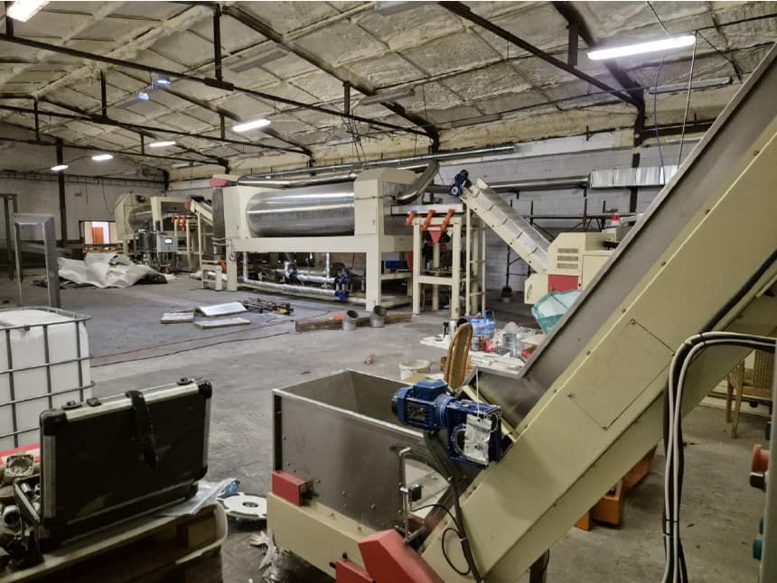 ďalšia odhalená nelegálna linka na spracovanie tabaku v Sobranciach