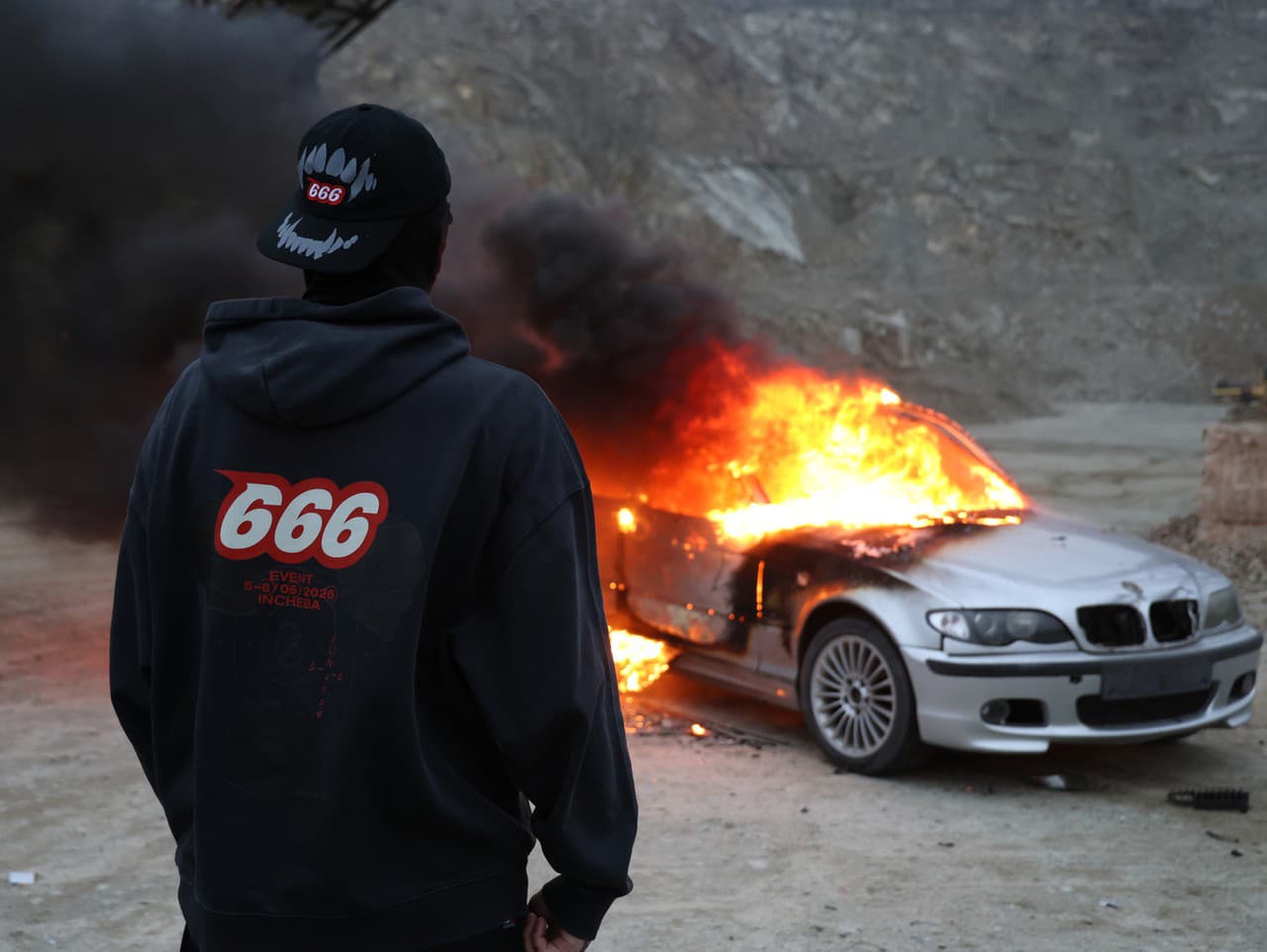 Luca Brassi ukradol a podpálil auto