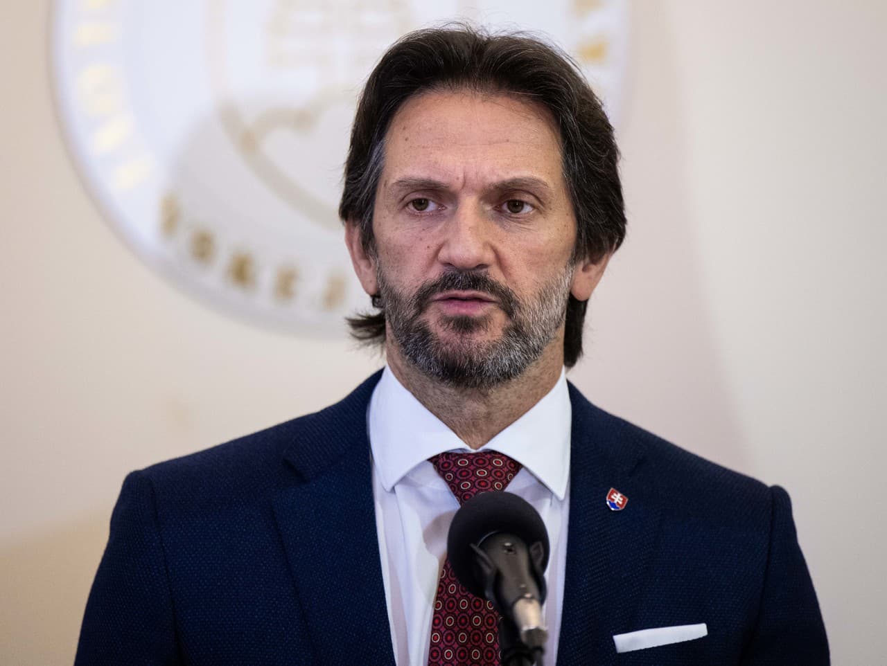 Robert Kaliňák sa na tlačovom brífingu neudržal.