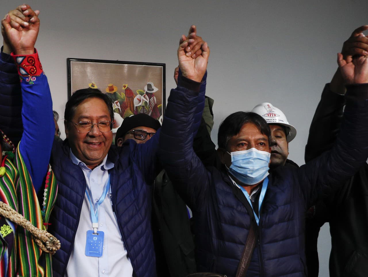 Luis Arce (druhý zľava)