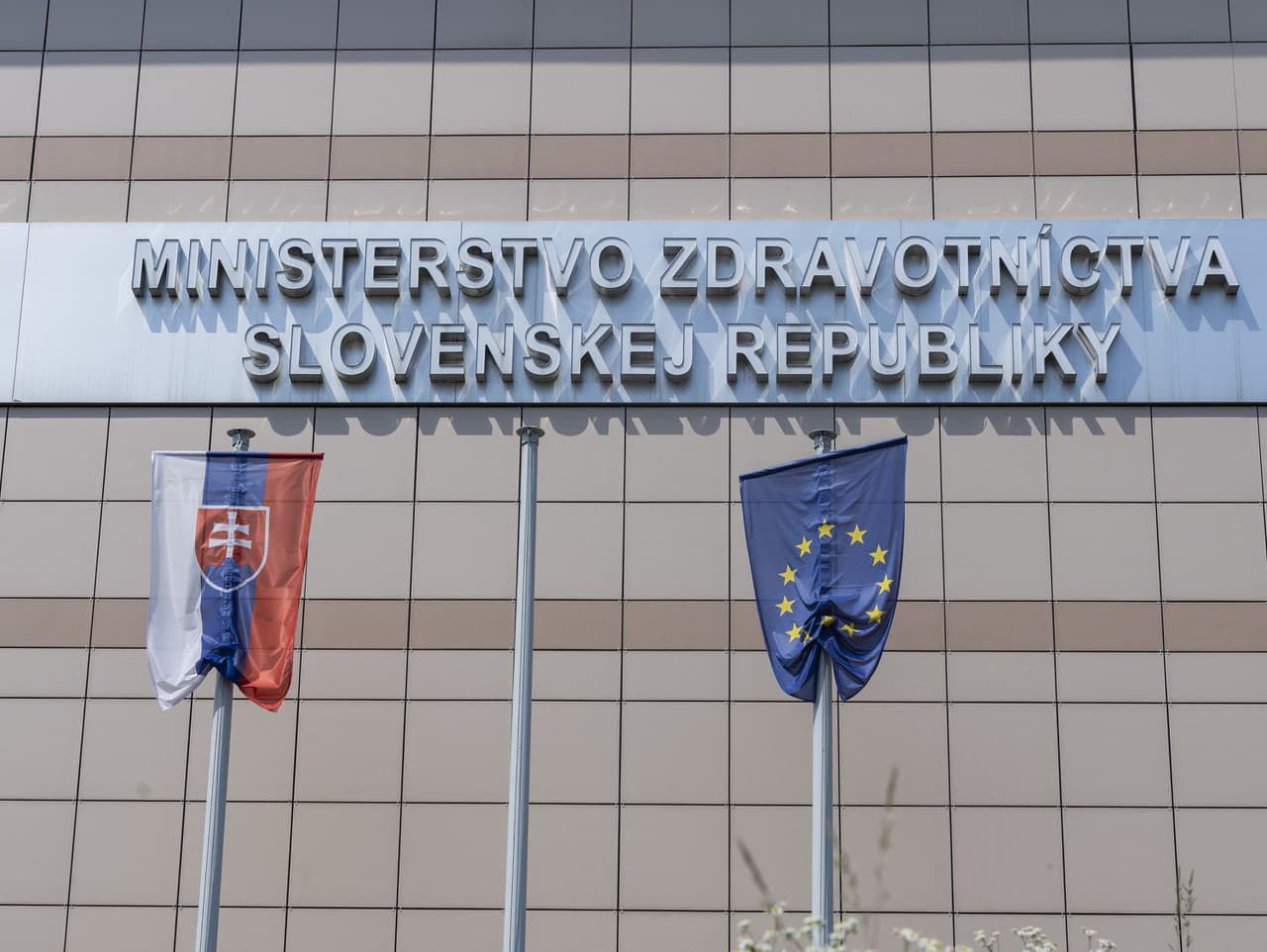Nápis na budove, v ktorej sídli Ministerstvo zdravotníctva SR.