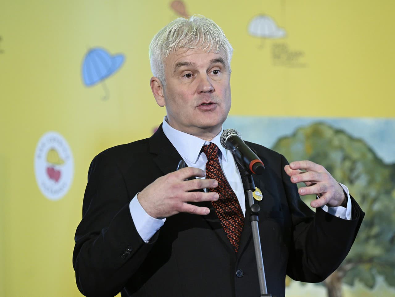 Komisár pre deti Jozef Mikloško.