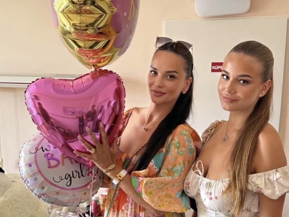 Kollárova ex je už babička (45): Prvé FOTO s vnúčatkom! - galéria | Topky.sk