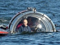 Vladimir Putin zapózoval v kabíne ultramodernej ponorky.