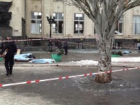 Výbuch na vlakovej stanici zabil najmenej 18 ľudí