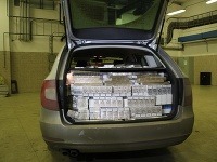 Spolu 292 800 kusov cigariet bez označenia slovenskými kontrolnými známkami odhalili colníci na východnej hranici počas presunu hliadky colníkov z obce Kráľovský Chlmec do obce Veľké Kapušany v okrese Trebišov. Spolu 292 800 kusov cigariet bez označenia slovenskými kontrolnými známkami odhalili colníci na východnej hranici počas presunu hliadky colníkov z obce Kráľovský Chlmec do obce Veľké Kapušany v okrese Trebišov.