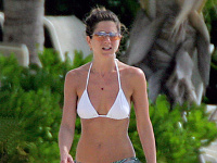 Jennifer Aniston v bikinách - január 2005