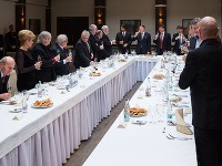Robert Fico na obede so slovenskými osobnosťami