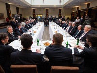 Robert Fico na obede so slovenskými osobnosťami