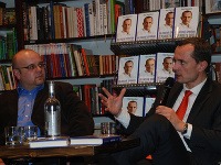 Radoslav Procházka diskutuje s občanmi
