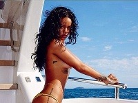 Rihanna provokuje v Brazílii a odhaľuje svoje telo na dráždivých záberoch.