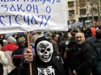 V centre Belehradu štrajkovalo 3000 robotníkov proti reformným zákonom