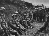 Írski vojaci v prvý deň na Somme v roku 1916. Írski vojaci v prvý deň na Somme v roku 1916.