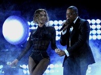 Beyoncé s manželom Jay-Z okorenila Grammy dráždivým vystúpením.