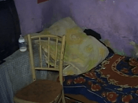 Na tejto posteli našli dieťatko mŕtve