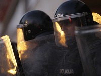 Protivládne protesty v Tuzle si vyžiadali 130 zranených