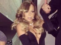 Mariah Carey v odvážnych šatách pretŕčala nahé vnady.