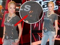Dara Rolins si na tlačovku k Hlasu Česko Slovenska obliekla deravé tričko. Z dierok jej vykúkali prsia. 