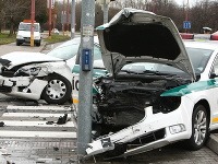 Nehoda policajného auto v Petržalke