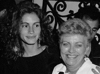 Julia Roberts s matkou Betty v čase, keď sa kučeravá kráska držala v Hollywoode na vrchole popularity.